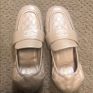 Chanel 2019 iridescent loafers with pearls!